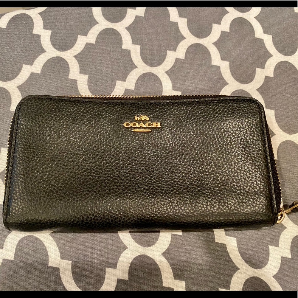 Black Coach wallet, like new!